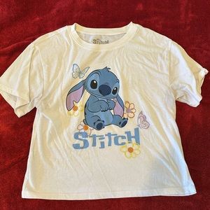 Woman’s white small crop top stitch shirt!